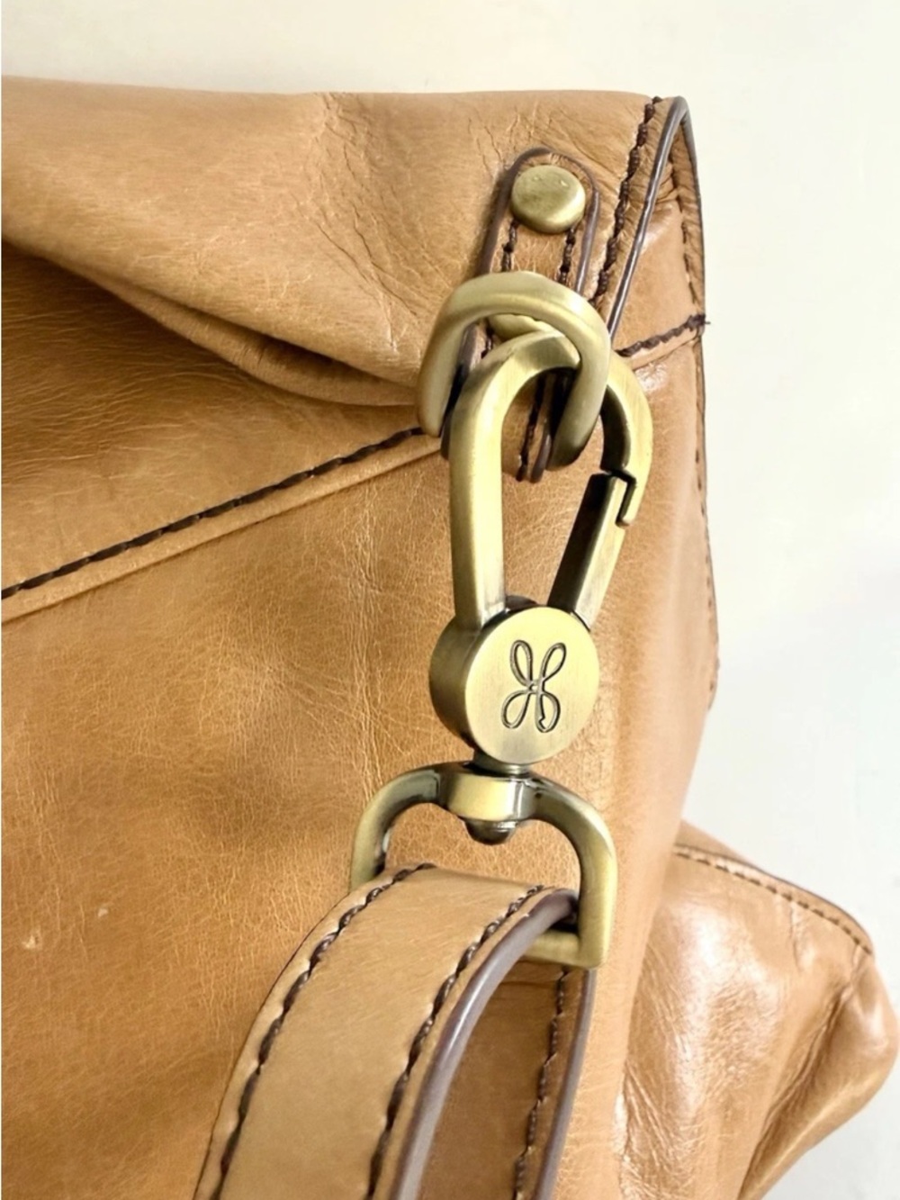 HOBO Tan Leather Crossbody Clutch Bag - Picture 5 of 9